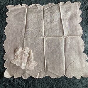 VTG  Pretty  Light Pink Handkerchief  w/Appliqué Flower  Scalloped Edge  11x11